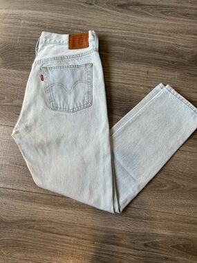 Levi's 501 Women’s Light Blue Skinny Jeans with Leather Patch